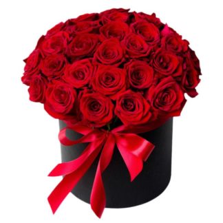 25 red roses in a hatbox | Flower Delivery Dmitrov